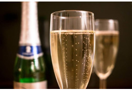 4 BELLES BOUTEILLES DE CHAMPAGNE POUR CÉLÉBRER LE NOUVEL AN