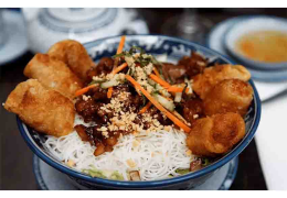 QUE BOIRE AVEC UN BÒ BÚN ?