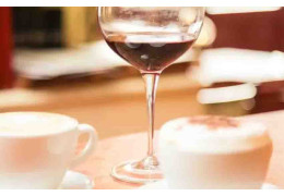VOUS REPRENDREZ BIEN DU CAFÉ AU VIN ?