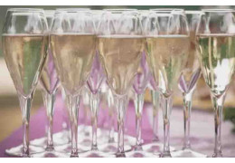 WHAT ARE THE DIFFERENCES BETWEEN CHAMPAGNE AND OTHER SPARKLING WINES?