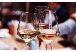 QUELLE EST LA DIFFÉRENCE ENTRE UN VIN MOELLEUX ET UN VIN LIQUOREUX ?