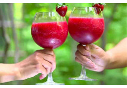 FROSÉ : D’OÙ VIENT CE COCKTAIL QUI A FAIT LE BUZZ DE L’ÉTÉ ?