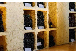 HOW DO YOU KEEP A BOTTLE OF CHAMPAGNE?