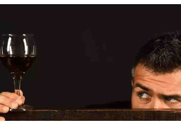 DÉGUSTER UN VIN : MODE D'EMPLOI POUR "MOUCHER" VOTRE AMI EXPERT EN VIN