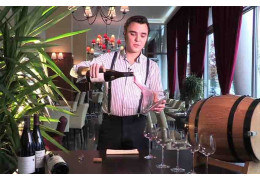 4 ASTUCES POUR DÉBOUCHER UNE BOUTEILLE DE VIN COMME UN PRO