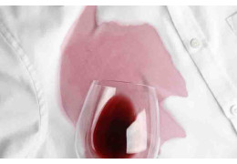 COMMENT ENLEVER UNE TÂCHE DE VIN ROUGE ?